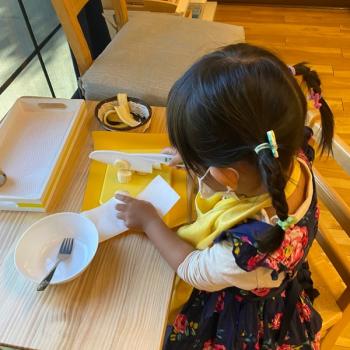 montessori primary child working at Lifetime Montessori School in San Diego