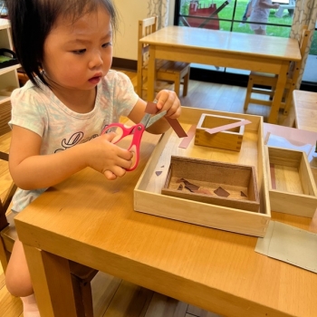 Montessori primary child working at Lifetime Montessori School in San Diego